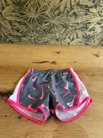 116-122 Nike dry fit korte broek /sportbroek| nieuwstaat, Broek, Meisje, Ophalen of Verzenden, Zo goed als nieuw