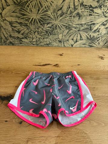 116-122 Nike dry fit korte broek /sportbroek| nieuwstaat beschikbaar voor biedingen