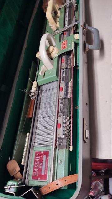 Passap M201 Breimachine met Boeken beschikbaar voor biedingen