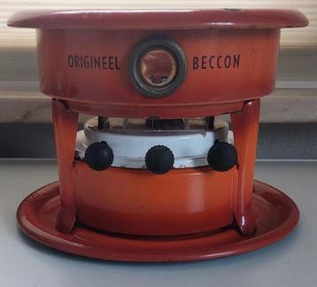 Rood gewolkt petroleumstel Origineel Beccon met onderplaat beschikbaar voor biedingen