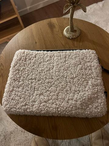 Teddy laptophoes beschikbaar voor biedingen