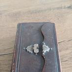 Bijbeltje met zilver slotje., Ophalen of Verzenden
