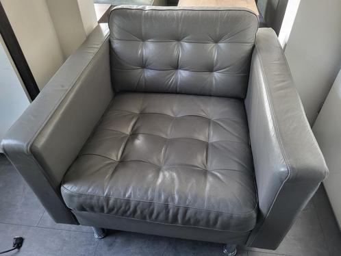Fateuil Landskrona grijs nepleer, Huis en Inrichting, Fauteuils, Zo goed als nieuw, Kunststof, 75 tot 100 cm, 75 tot 100 cm, Ophalen
