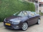 Ford Focus Coupé-Cabriolet 2.0-16V AIRCO/LEER/XENON/ZEERMOO, Auto's, Gebruikt, Cabriolet, Leder, Handgeschakeld