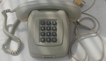 Oude druktoets telefoon kpn jaren 60-70 Ericsson  beschikbaar voor biedingen