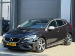 Volvo V40 2.0 T4 Business Sport R-Design / Leder / Trekhaak!, Auto's, Volvo, 65 €/maand, Gebruikt, Euro 6, Zwart
