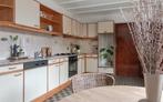 Massief houten keuken met granieten werkblad en Miele oven, Huis en Inrichting, Keuken | Complete keukens, Hoekkeuken, Crème, Gebruikt