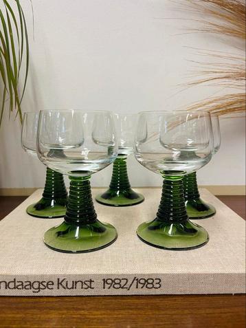 Mooie vintage set Roemer Moezel wijnglazen ribbelvoet groen beschikbaar voor biedingen