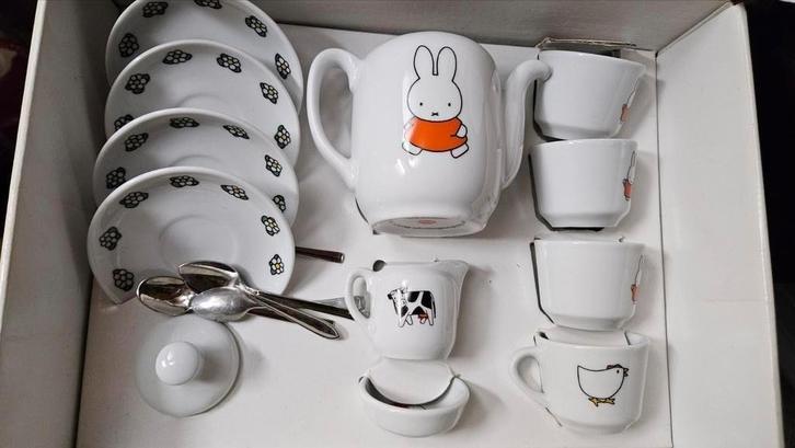 Nijntje /Miffy Servies Set - Compleet en Leuk!, Huis en Inrichting, Keuken | Servies, Zo goed als nieuw, Kop(pen) en/of Schotel(s)
