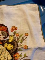 Vintage Hummel kussenhoesje met gebruikerssporen, zie foto’s, Ophalen of Verzenden, Gebruikt, Handborduren, Borduurpakket