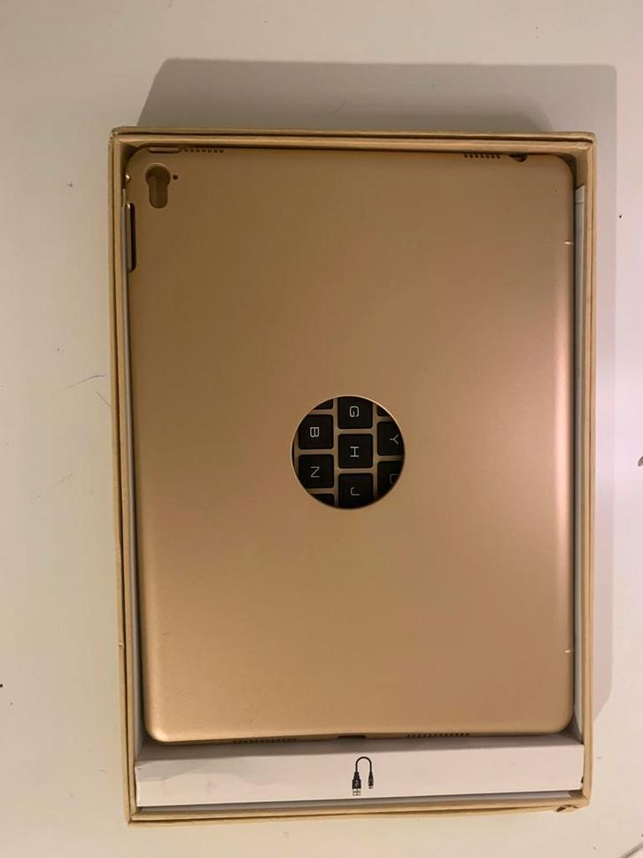 iPad toetsenbord hoes 9.7 inch – Goud – Incl. oplaadkabel, Computers en Software, Apple iPads, Zo goed als nieuw, Apple iPad, Wi-Fi en Mobiel internet