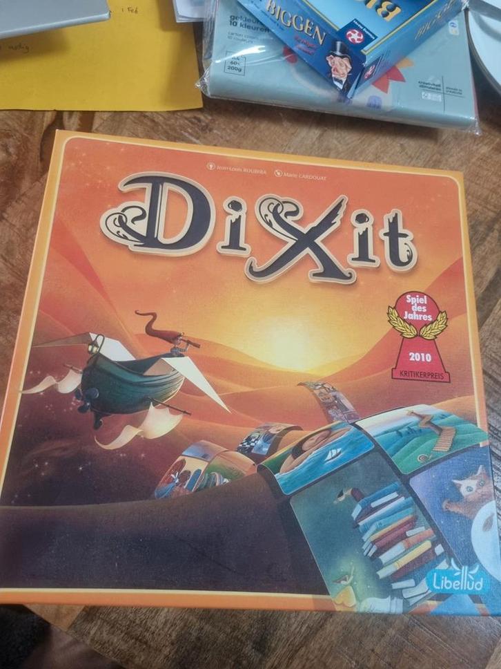 Dixit Bordspel, Hobby en Vrije tijd, Gezelschapsspellen | Bordspellen, Zo goed als nieuw, Drie of vier spelers, Vijf spelers of meer