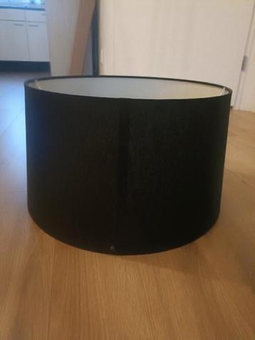 Zwarte lampenkap beschikbaar voor biedingen