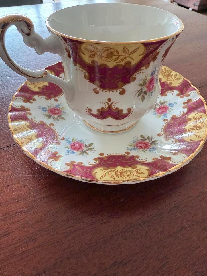 Rosina Bone China Theekopje met Schotel - Vintage, Huis en Inrichting, Keuken | Servies, Gebruikt, Kop(pen) en/of Schotel(s), Overige stijlen