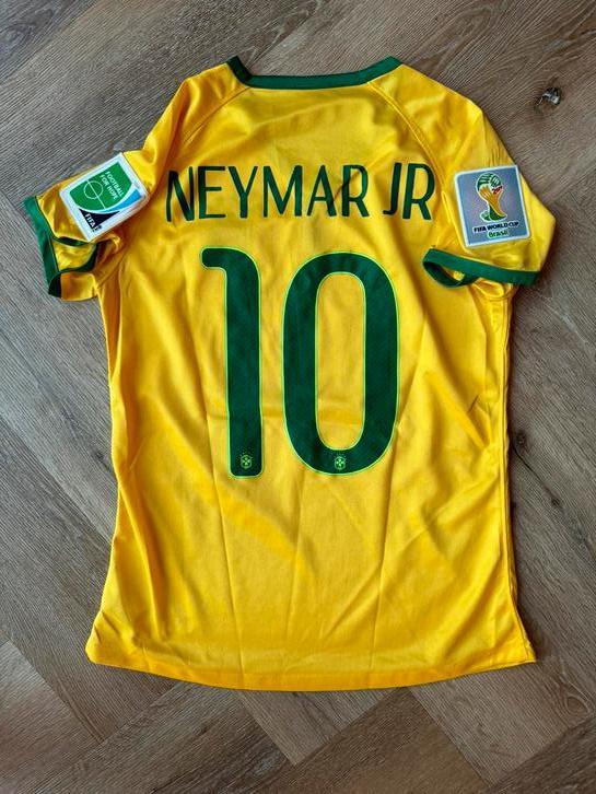 Voetbalshirt Brazilië Neymar Jr. #10 maat S, Verzamelen, Sportartikelen en Voetbal, Zo goed als nieuw, Shirt, Buitenlandse clubs