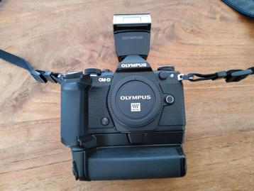 Olympus OM-D E-M5 mark II body met extra's  beschikbaar voor biedingen
