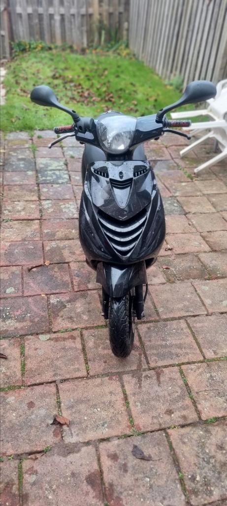 Piaggio zip 80cc 4takt SNEL, Fietsen en Brommers, Scooters | Piaggio, Zo goed als nieuw, Zip, Maximaal 45 km/u, Benzine, Ophalen of Verzenden