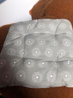 LIEF! Kussentje 40x40 - Grijs met bloemmotief, Tuin en Terras, Ophalen of Verzenden, Gebruikt, Overige materialen