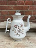 Emaille koffiepot met schaatshandvat en bloem motief, Antiek en Kunst, Antiek | Emaille, Ophalen of Verzenden
