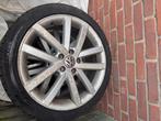 Winterbanden 225/40 R18 met VW Velgen, Ophalen, 18 inch, Gebruikt, Banden en Velgen