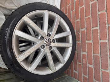 Winterbanden 225/40 R18 met VW Velgen beschikbaar voor biedingen