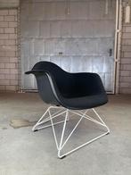 Vitra Eames LAR lounge chair, Minder dan 75 cm, Kunststof, Modern, Gebruikt