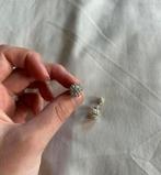 Oorbellen knopjes zilverkleurig wit met strass als nieuw!, Ophalen of Verzenden, Zilver, Knopjes of Stekers, Met strass