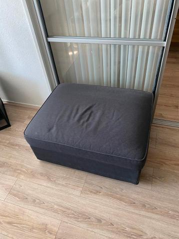 Ikea Kivik tweezits bank incl. poef. Amper gebruikt. - afbeelding 6