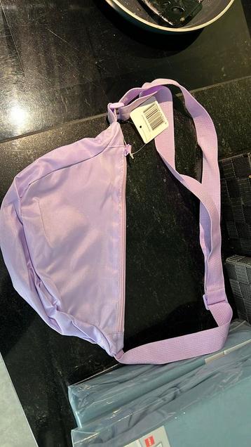 Nieuw ! Lila heuptasje beschikbaar voor biedingen