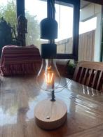 Magnetische zweeflamp, tafellamp, Ophalen of Verzenden, Zo goed als nieuw, Minder dan 50 cm