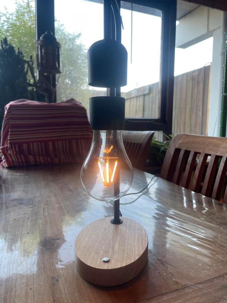 Magnetische zweeflamp, tafellamp, Huis en Inrichting, Lampen | Tafellampen, Zo goed als nieuw, Minder dan 50 cm, Ophalen of Verzenden