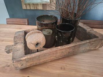 Stoere sobere XL trog beschikbaar voor biedingen