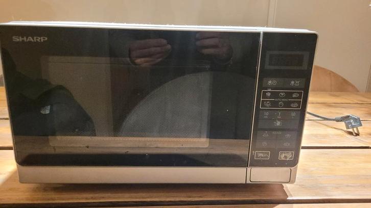 Sharp Magnetron - Snel en gemakkelijk!, Witgoed en Apparatuur, Magnetrons, Gebruikt, Vrijstaand, Magnetron, 45 tot 60 cm, Draaiplateau