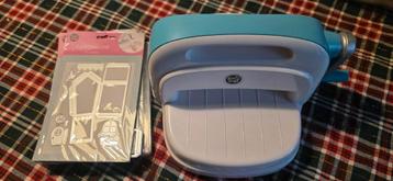 Love2Craft Embossing Machine met Sjablonen beschikbaar voor biedingen