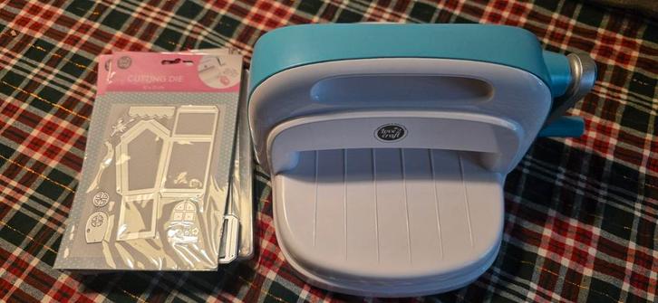 Love2Craft Embossing Machine met Sjablonen, Hobby en Vrije tijd, Knutselen, Ophalen of Verzenden