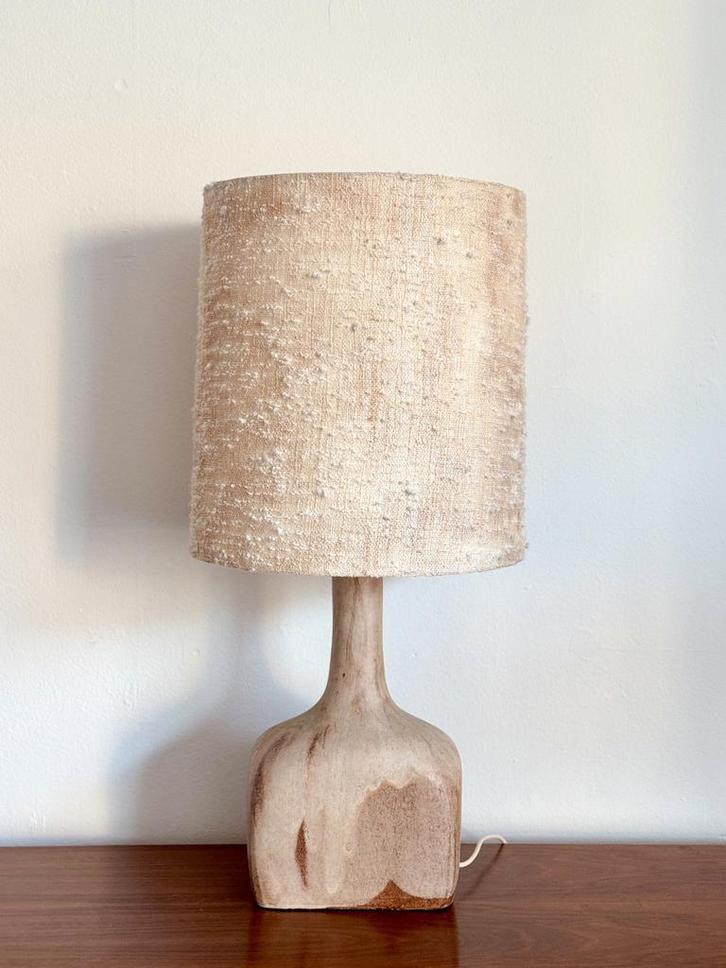 XL vintage keramiek tafellamp brutalist jaren 70, Huis en Inrichting, Lampen | Tafellampen, Zo goed als nieuw, Minder dan 50 cm