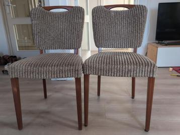 Houten eettafel stoelen retro beschikbaar voor biedingen