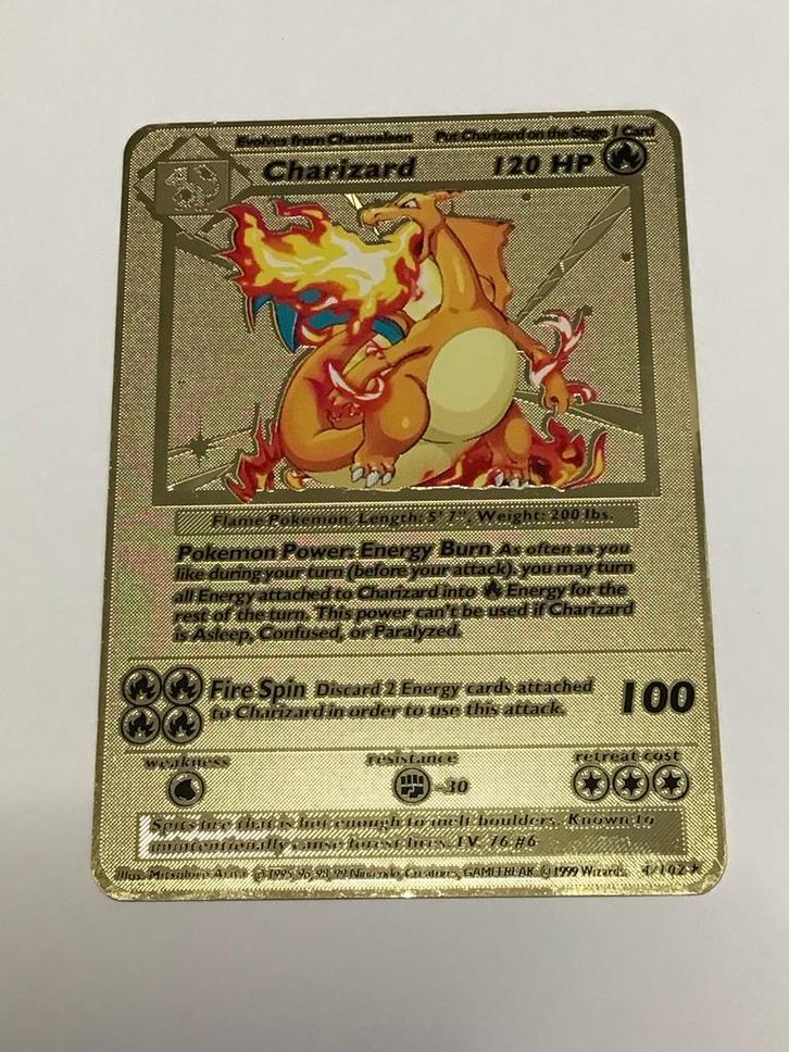 Gouden Charizard Metal Card - Pokémon 4/102, Hobby en Vrije tijd, Verzamelkaartspellen | Pokémon, Zo goed als nieuw, Losse kaart
