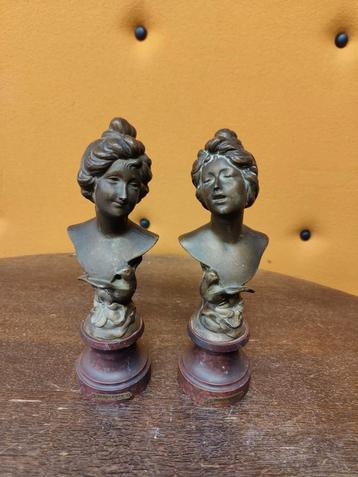 Antieke Set | Bustes 'Innocence' Par Gual | Art Nouveau 1900 beschikbaar voor biedingen