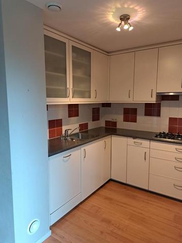 Keuken beige.  beschikbaar voor biedingen