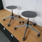 Ahrend krukken - multiplex houten zitting - 51 cm zithoogte, Ophalen of Verzenden, Hout