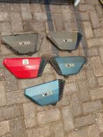 Motoguzzi v50 nato zijkappen, Ophalen of Verzenden, Landmacht, Nederland, Embleem of Badge