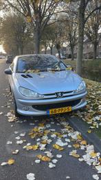 Peugeot 206 1.6 16V CC 2003 Grijs, Auto's, Peugeot, Voorwielaandrijving, 4 cilinders, Cabriolet, 4 stoelen