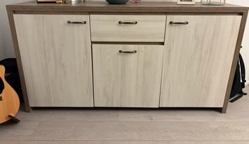 Dressoir beschikbaar voor biedingen