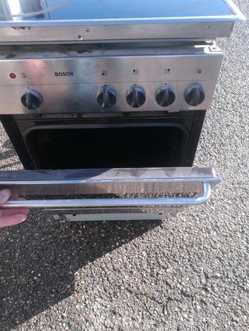 Elektrische  oven+keramische kookplaat gratis bezorg rdam  beschikbaar voor biedingen