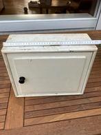 Medicijnen kastje retro, Ophalen, Zo goed als nieuw