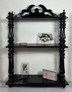 Antiek Frans regaaltje wandrekje met hout draaiwerk, Ophalen of Verzenden