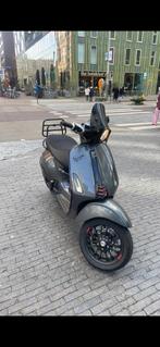 Claxonneus Vespa Sprint glanszwart, Ophalen