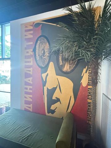 Groot kleurrijk kunstwerk beschikbaar voor biedingen