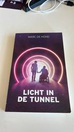 Marc de Hond - Licht in de tunnel, Boeken, Ophalen of Verzenden, Zo goed als nieuw, Marc de Hond